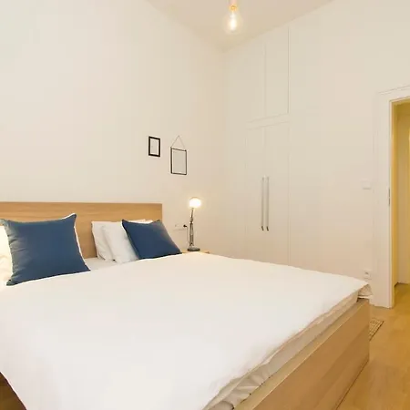 Apartament Modern With Garden Praga