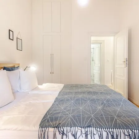 Modern With Garden * Πράγα