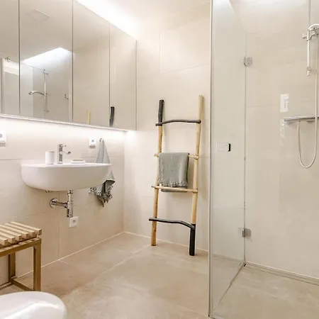 Διαμέρισμα Modern With Garden *