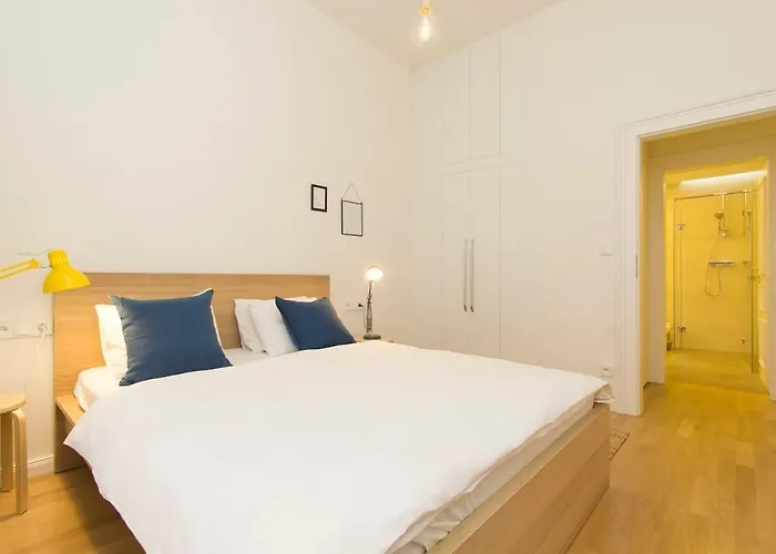 Apartman Modern With Garden