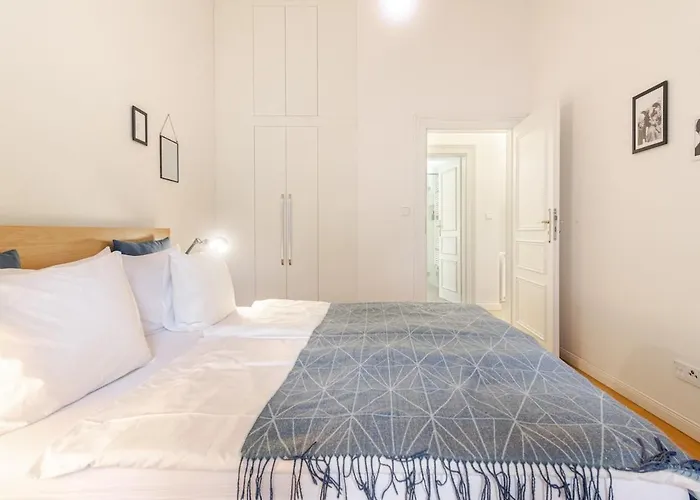 Modern With Garden * Prága